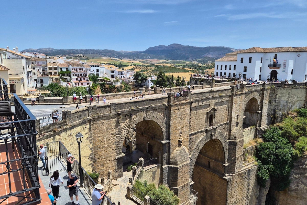 Prime Location or Higher Yield? Choosing the Right Costa del Sol Investment Strategy